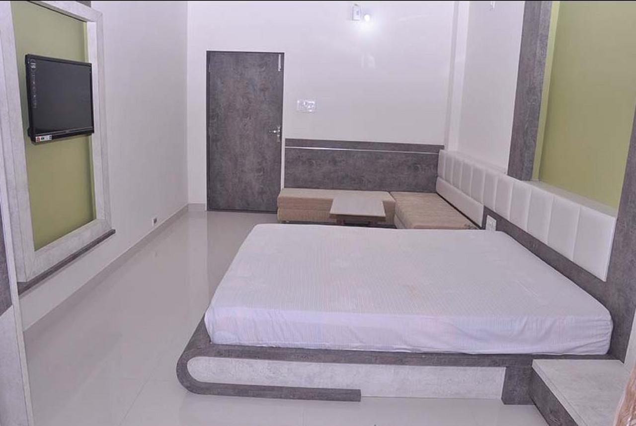 Hotel Amar Palace Ābu Road Екстериор снимка