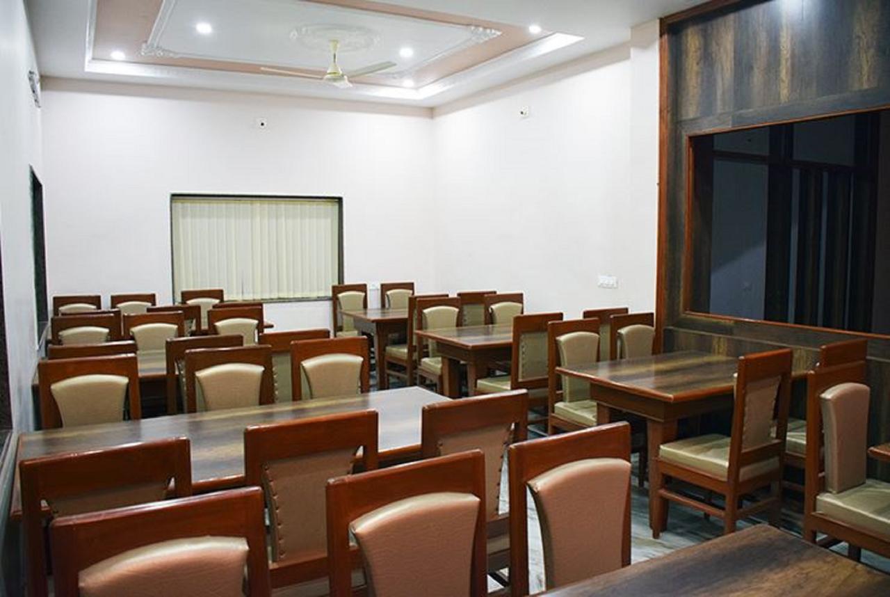 Hotel Amar Palace Ābu Road Екстериор снимка